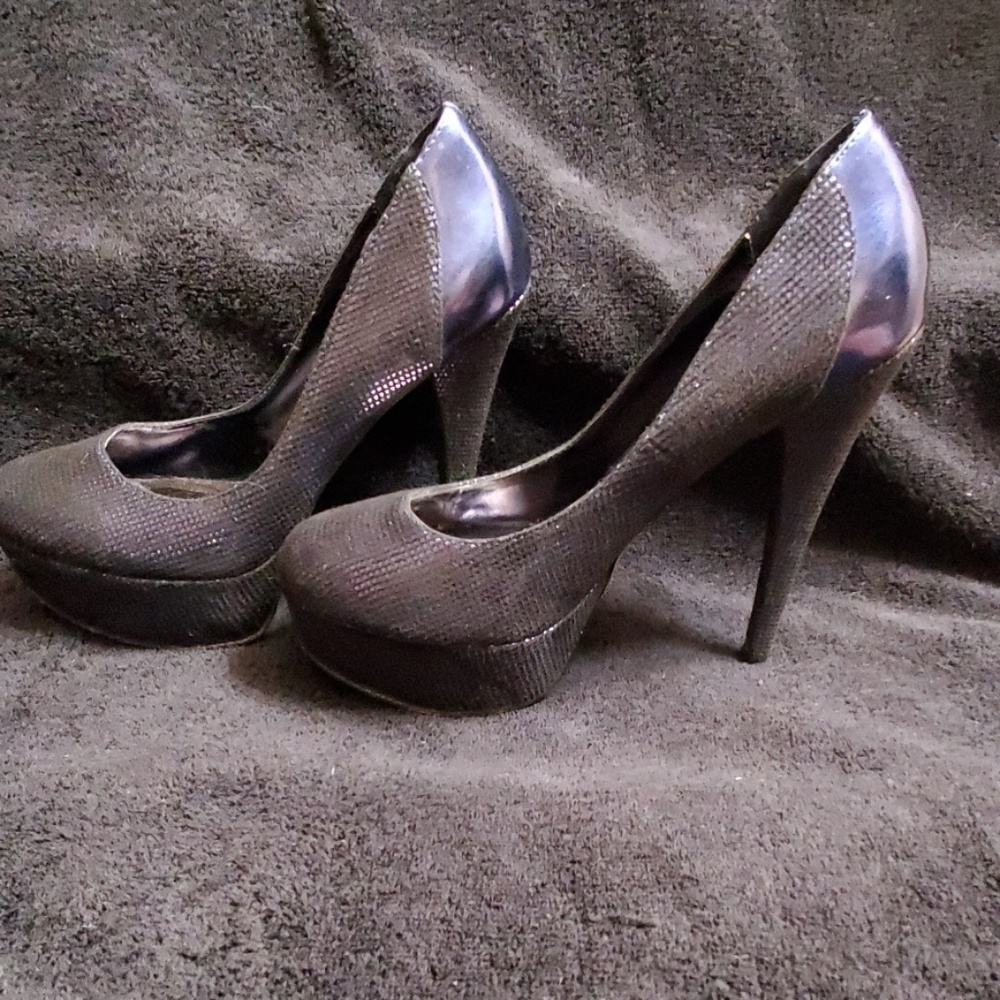 Shi by Journey Blue / Purple Tint Heels Size 8